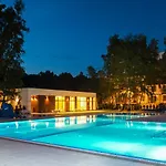 Apartment Z Basenem
